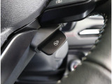 ステアリングヒーターを装備しています。冬の寒い季節に重宝する機能で、30分後に自動的にOFFになるタイマー機能付きです。