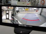 360度ビューカメラを搭載。4方の小型カメラの映像を処理し、車両真上からの映像に変換しています。駐車時大いに役に立ちます。