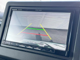 【バックカメラ】駐車時に後方がリアルタイム映像で確認できます。大型商業施設や立体駐車場での駐車時や、夜間のバック時に大活躍!運転スキルに関わらず、今や必須となった装備のひとつです!