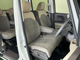 シート表皮は専用のクリーナーできれいにクリーニングしていて清潔です