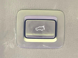 【パワーバックドア】スマートキーや運転席のボタンを押すだけでリアゲートが自動で開閉します!荷物を持っている時や、高い位置にあるバックドアを閉める際に便利な機能です♪