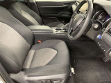 中古車をキレイで気持ちよくお乗りいただけるよう、エンジンルームから、シートを外した洗浄まで、目に見えない部分も徹底的に洗浄しています!