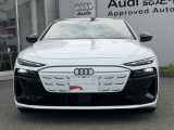 【ブラックStyle】シングルフレームグリルはAudiの象徴的なデザイン要素であり、一目でAudiとわかるスタイル、大きくて迫力のある形状が車のスポーティな印象を強調しており、魅力的なデザインとなっています。