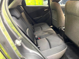 コンパクトカーですが、セカンドシートは十分な広さがあり快適にお乗りいただけます♪シートを倒して大きな荷物を積んだりと、用途の幅が広い1台です。
