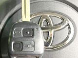 【キーレス】少し離れた場所からでもボタン一つでドアの開錠・施錠ができるのでとっても便利!ドアの鍵穴周りに傷をつけることもありません♪