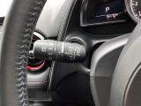 レバーをAUTOの位置にしているとき、レインセンサーが雨を感知すると、雨量に応じてワイパーが自動で作動してくれるオートワイパーを装備!設定変更で非作動にすると、間欠作動に固定されます。