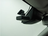 ◆ドライブレコーダー◆映像・音声などを記録する自動車用の装置です。 もしもの事故の際の記録はもちろん、旅行の際の思い出としてドライブの映像を楽しむことができます。