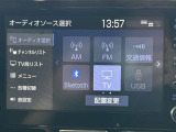 純正メモリナビを装着しています。Bluetooth(ブルートゥース)・USB接続/フルセグ視聴など使用できます。