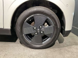 純正アルミホイールで、愛車をもっとカッコよく自動車メーカーが直接扱う純正アルミホイール。車種にマッチしたデザインで、愛車の個性を際立たせます。安全性や耐久性にも優れ、安心して使用できます。
