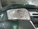 LEDヘッドライトは、点灯の瞬間から最大光量を発揮し、突然暗くなるトンネルなどでの安定感を高めます。