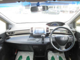 フロントガラスも広く視界が良くて運転しやすいです!!