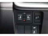 ◆◆両側電動スライドドア!!荷物で手が塞がる時など簡単にドアの開閉が出来ます!何より力いらずで開閉OK!女性やお年寄りにも優しい♪電動機能はOFFにもできますから元気なお子様の駆け出しも安心!