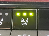【シートヒーター&ベンチレーション】夏場は涼しい風でお尻や背中の熱やムレを防ぎ、冬はエアコンよりも早く温まってポカポカに!季節を問わず快適に過ごせます。