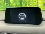 【マツダコネクトナビ】車内の雰囲気にマッチした一体型タイプのナビ。各種車輌設定やBluetooth再生等、様々な機能が楽しめます。直感的なダイヤル操作が可能で、使い勝手も良好です。