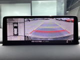 狭い場所での駐車やすれ違いなどでより的確な運転操作に役立つ360&deg;ビューモニターが装備されています。