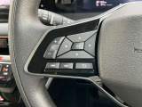 ナビの音量など車両情報を手元で操作できるハンドルスイッチ付き。