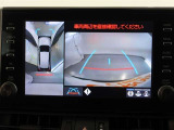 パノラミックビューモニター付きです。車両を上から見たような映像をモニター画面に表示。運転席からの目視では見にくい、車両周辺の状況をリアルタイムでしっかり確認できます。
