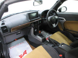 ダイハツのお店では、ダイハツ車を知り尽くしたプロフェッショナルが、専用の診断機器を使って各システムを点検しております。