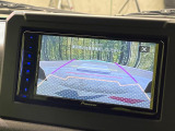 【バックカメラ】駐車時に後方がリアルタイム映像で確認できます。大型商業施設や立体駐車場での駐車時や、夜間のバック時に大活躍!運転スキルに関わらず、今や必須となった装備のひとつです!