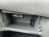 ETCです。高速道路の料金所をストレスなく通過できます。