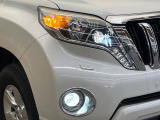 【LEDヘッドライト】悪天候や夜間走行時も良好な視界を確保し安心して運転できる高輝度LEDヘッドライトを装備!点灯速度が早く、消費電力も抑えられています。