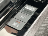 【オートブレーキホールド】ブレーキペダルを踏んで停車すると、ブレーキペダルから足を離してもクルマがブレーキ力を維持!! 踏み続けなくていいから足の疲れを緩和します。
