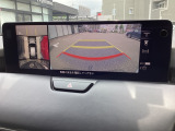 狭い場所での駐車やすれ違いなどでより的確な運転操作に役立つ360&deg;ビューモニターが装備されています。