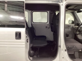 乗車人数や荷物の量、車内での過ごし方に合わせて、シートのレイアウトを変更できます。