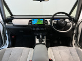 【前方視界】開放的な前方視界!運転がしやすく疲れにくいです♪窓が大きく、見通しがとっても良いおクルマですよ♪