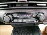 快適オートエアコン付♪設定温度をキープし車内を快適な温度に保ちます♪