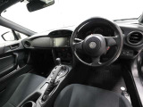しっかりまとまった感のあるインパネ。各操作スイッチなども使いやすい位置に配置されていますよ。