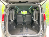 普段のお買い物や通勤、送迎等に十分な荷室スペースを確保しております。セカンドシートを倒すと、大きな荷物の積載も可能です♪