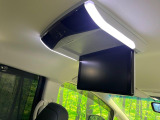 【フリップダウンモニター】大画面モニターで後席でもエンタメをお楽しみいただけます。小さなお子様にも大人気の装備です♪