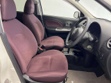 【運転席シート】ゆったりと広々した空間です。ストレスなく運転ができますよ!