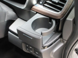 運転席右側の手の届きやすい位置にもドリンクホルダーがあります。