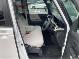 運転席もこの広さで乗り降りに便利!