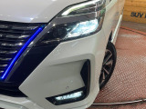 【LEDヘッドライト】悪天候や夜間走行時も良好な視界を確保し安心して運転できる高輝度LEDヘッドライトを装備!点灯速度が早く、消費電力も抑えられています。