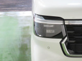 LEDヘッドライトは、点灯の瞬間から光量を発揮し、突然暗くなるトンネルなどでの安定感を高めます。