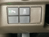 ハンドルの左下にHondaセンシング用の、VSA(ABS+TCS+横滑り抑制)解除スイッチなどがついています。