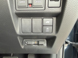 [ VSA (ABS+TCS+横すべり抑制) ]すべりやすい道や、障害物・割り込み車を避けるため急ハンドルを切った時に起こりがちなクルマの姿勢の乱れを抑制し、運転にゆとりをもたらします。