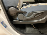 運転席シートリフターを装備しています★細かくドライビングポジションを設定できるので運転し易く、疲れにくいですね♪