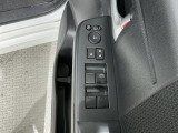 狭い駐車場で便利な電動格納ドアミラーが付いています。