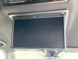 【フリップダウンモニター】大画面モニターで後席でもエンタメをお楽しみいただけます。小さなお子様にも大人気の装備です♪