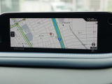 マツダコネクトの8.8インチワイドセンターディスプレイです。『Android Auto』『Apple CarPlay』や独自のコネクテッドサービスに対応したインターフェイスシステムです。