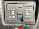 【両側パワースライドドア】スマートキーや運転席のスイッチで後席両側スライドドアの開閉が可能♪電動だから力を入れてドアを開ける必要が無く、小さなお子様でも簡単に開け閉めでき快適です♪