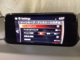 ハンドル操作をアシストすることにより車線からの逸脱回避を支援します。