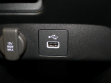 USBポートも装備されています、スマートフォンの充電やオーディオに連携も可能です、今や欠かせない装備の一つです!