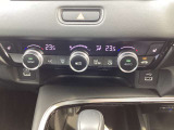 オートエアコンなので操作簡単!シートヒーター(運転席・助手席)もあるので寒い時に重宝しますよ!