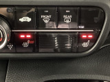 運転席と助手席にシートヒーターが付いています☆寒い時期に腰周りを温めてくれるので体全体が温まりやすいのは勿論、暖房と違い顔に風が当たらないので、乾燥肌やドライアイの方でも大丈夫☆