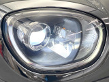 ●LEDヘッドライト:夜間走行時も良好な視界を確保し安心して運転できる高輝度LEDヘッドライトを装備!点灯速度が早く、消費電力も抑えられています。